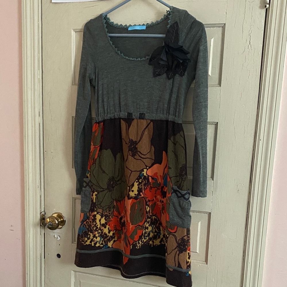 Floral Long Sleeve women’s Dress - Gray and Multicolor Knit 🧶